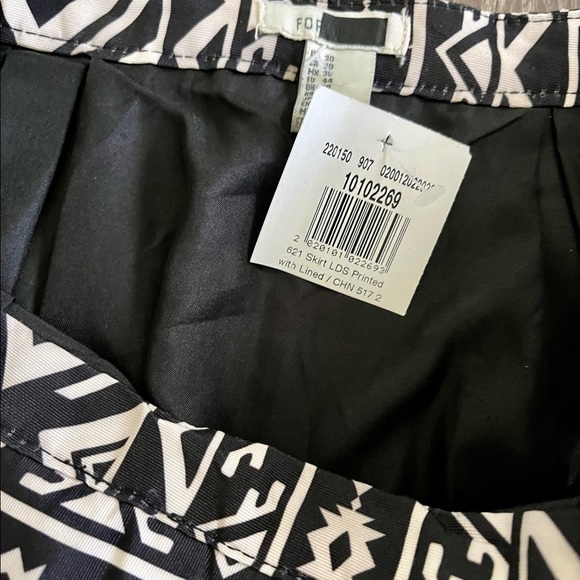 New “Forever 21” Skirt - Picture 3 of 5